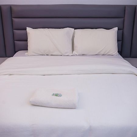 Palm Heights Apartments - Omole Phase 1, Ikeja Bagian luar foto