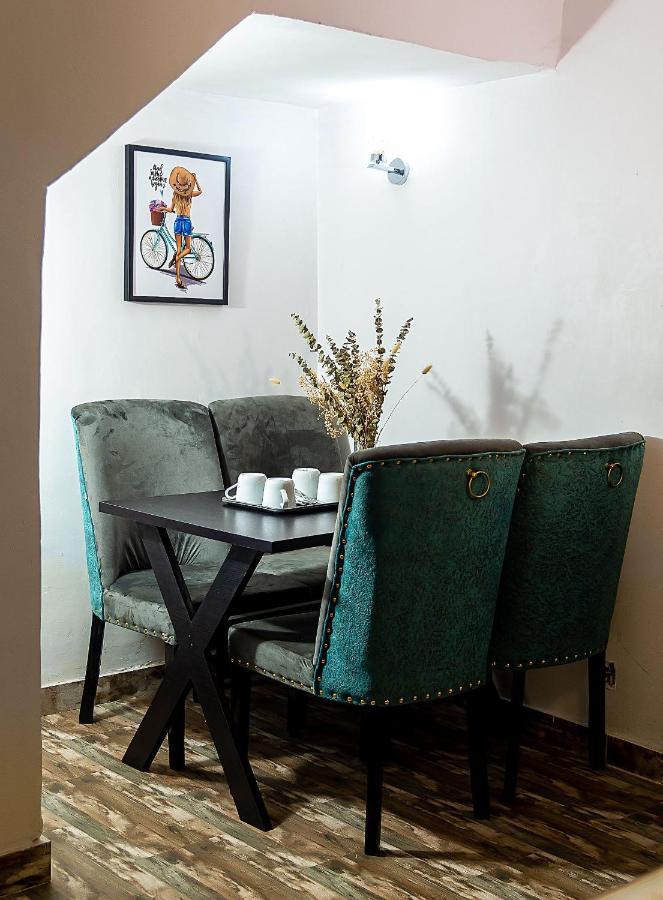 Palm Heights Apartments - Omole Phase 1, Ikeja Bagian luar foto
