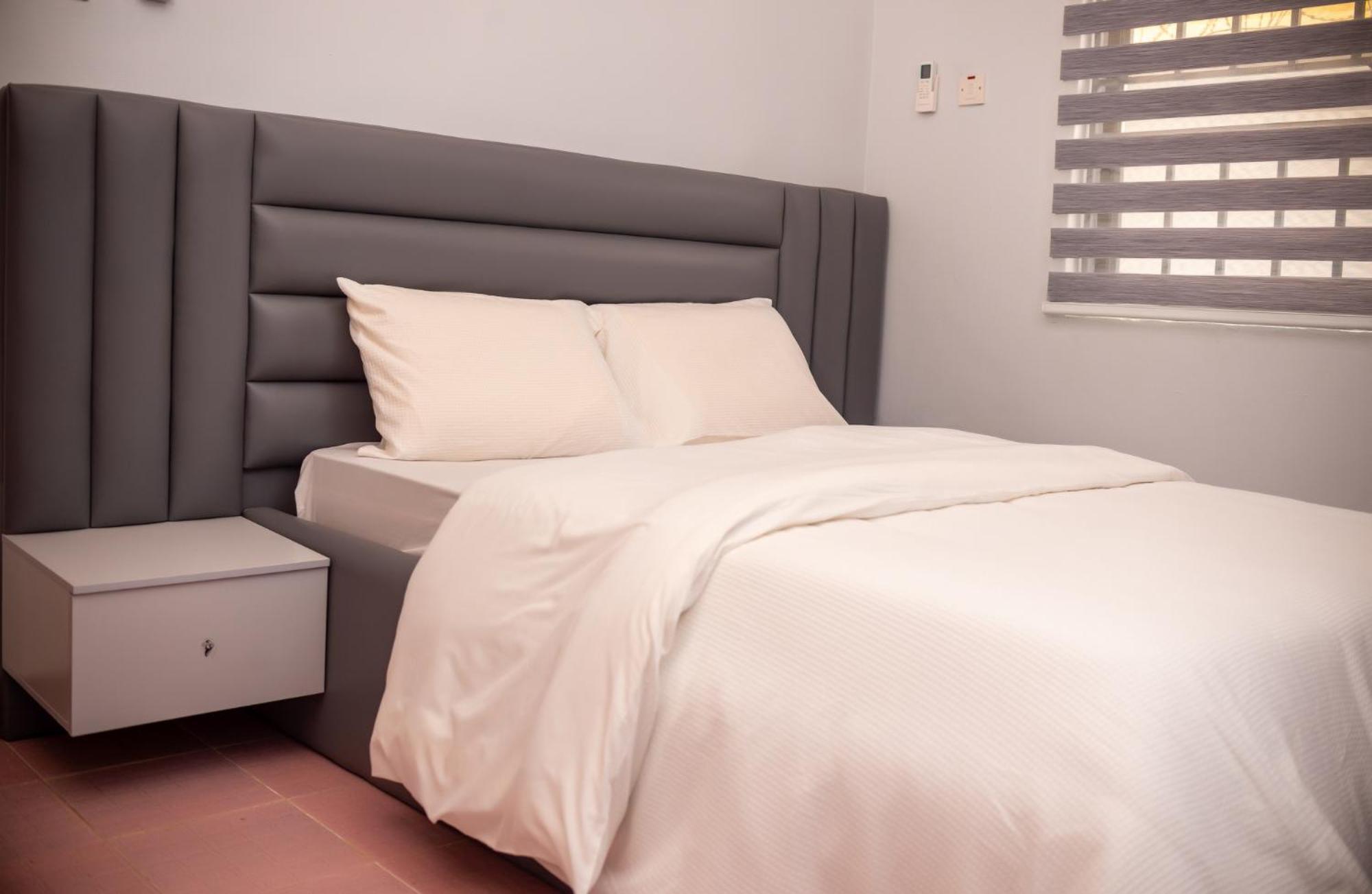 Palm Heights Apartments - Omole Phase 1, Ikeja Bagian luar foto